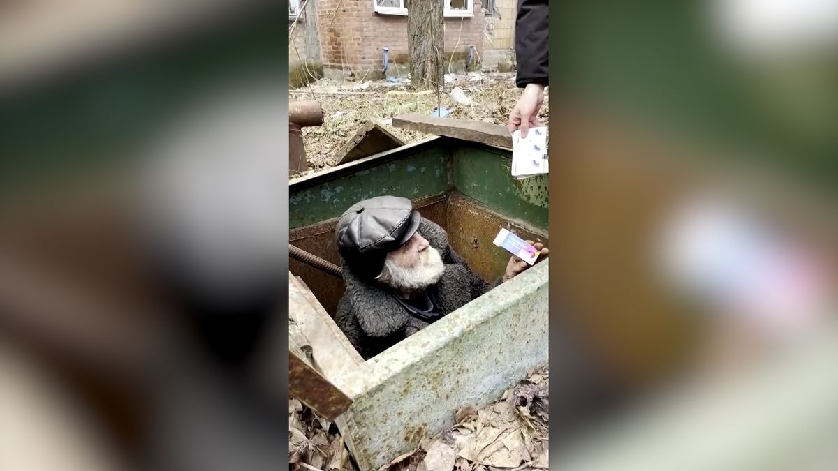 Ukrajinský důchodce se od začátku války schovává v podzemí. Vyleze, až bude mír